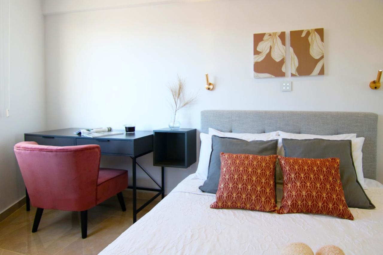 Phaedrus Living Seaside Residence Lighthouse 70 Paphos Bagian luar foto
