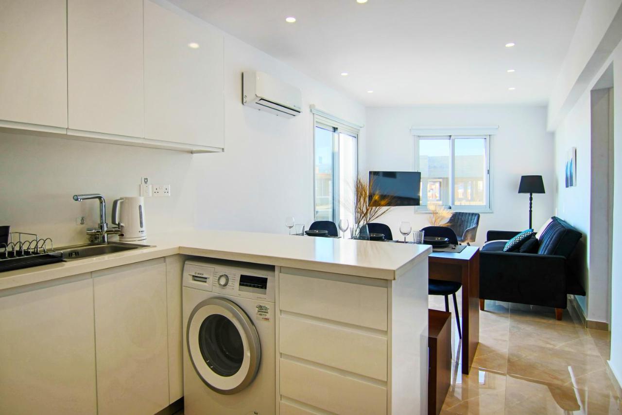 Phaedrus Living Seaside Residence Lighthouse 70 Paphos Bagian luar foto